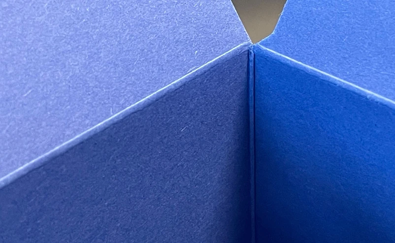 Fine cardboard sapphire