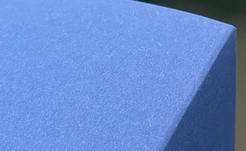 Fine cardboard sapphire