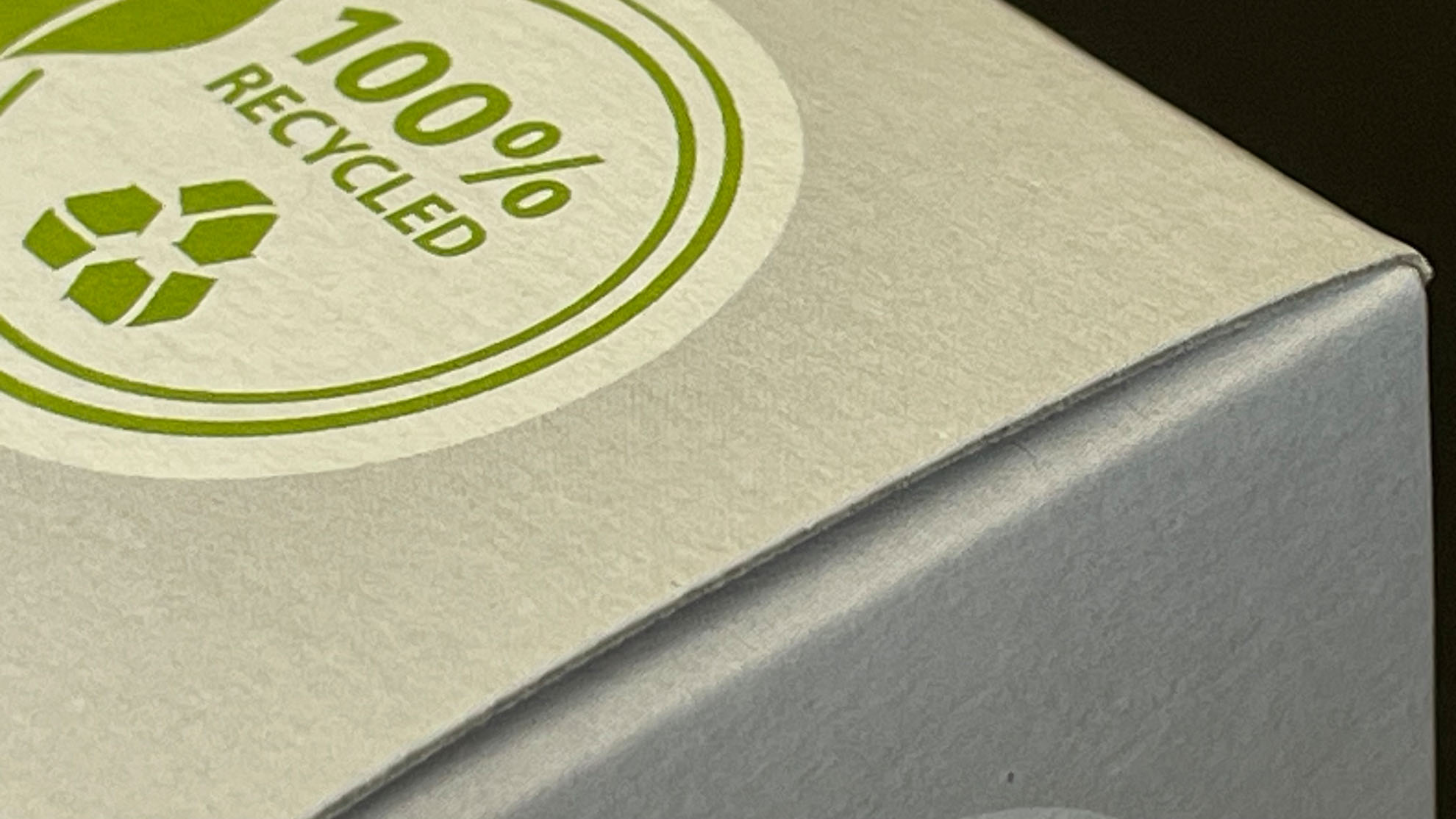 100% Recycling Faltschachtelkarton (weiß) | Außenseite