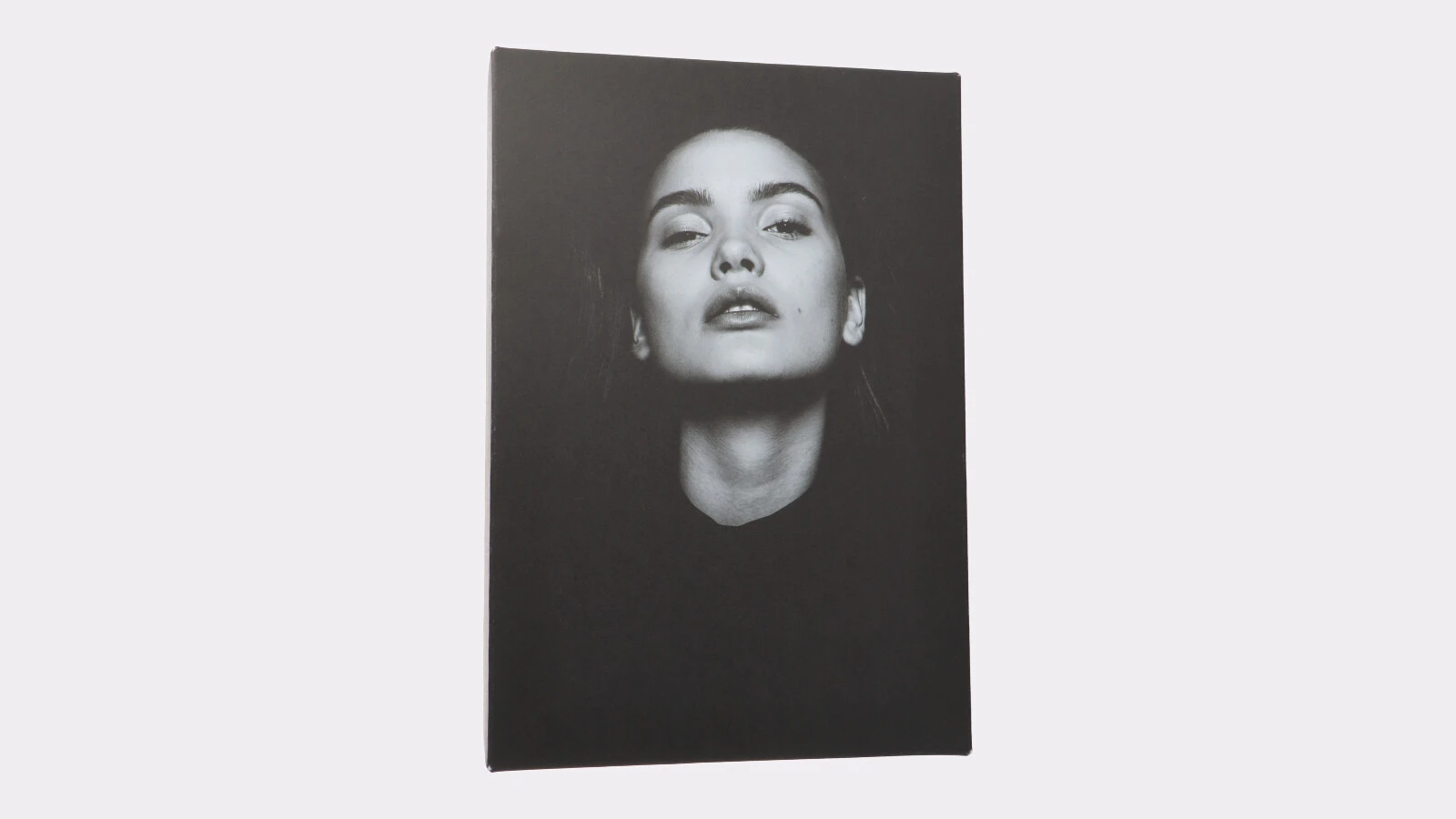 Cardboard canvas in portrait format with full-surface black print on natural paper