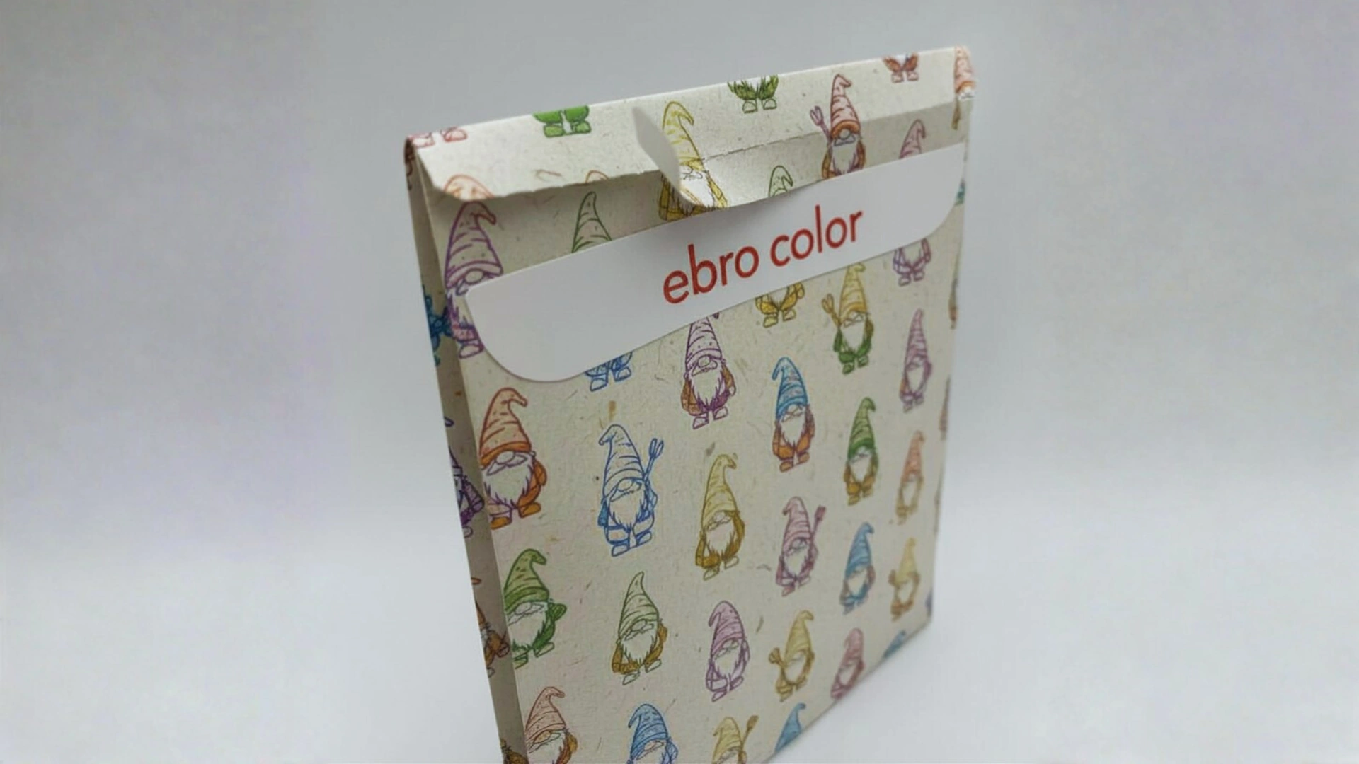 Individuell gestalteter Papierbeutel mit buntem Druck. Papierbeutel lassen sich individuell gestalten und anpassen.