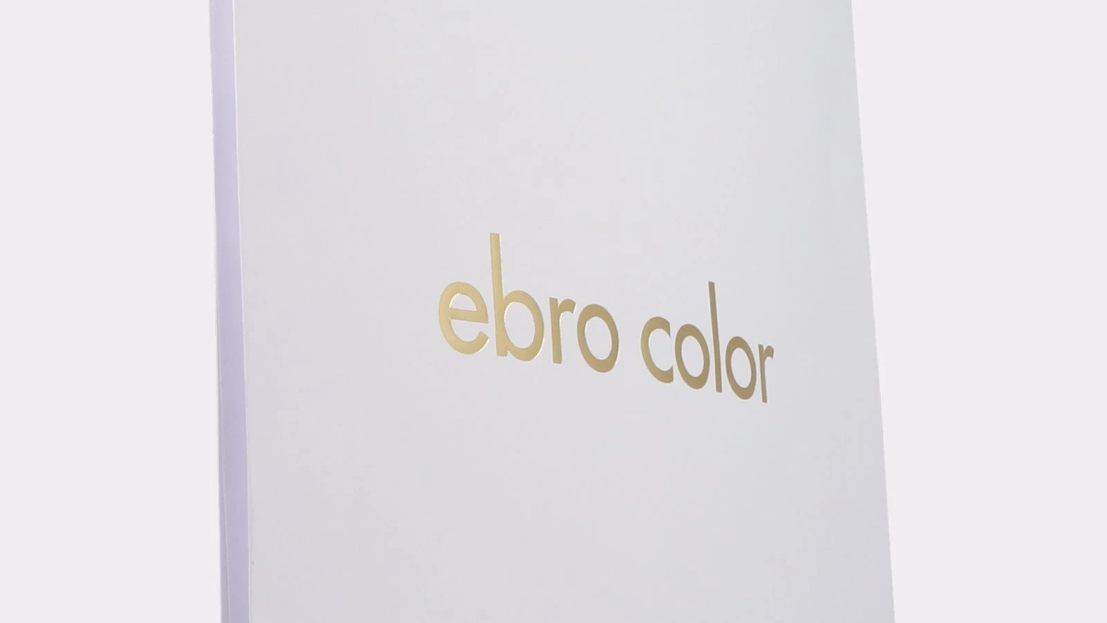 Weißer Papierbeutel mit goldener Prägung – veredelt für eine stilvolle Produktverpackung